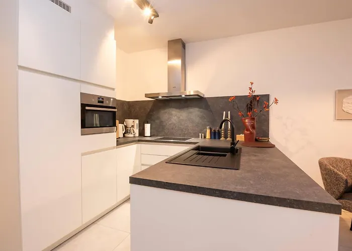 Brand New At The For 4 * 오스텐드