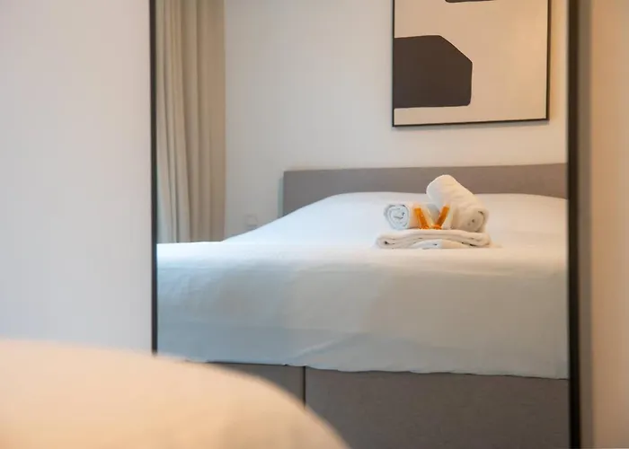 Brand New At The For 4 오스텐드