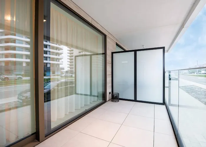 Brand New At The For 4 오스텐드